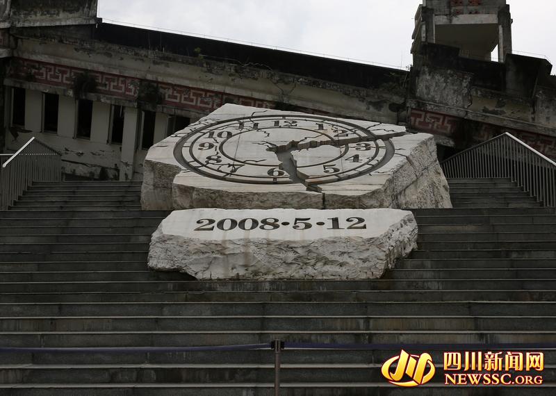 全国网媒祭奠映秀漩口中学地震遗址