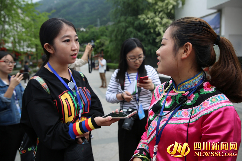 全国网媒祭奠映秀漩口中学地震遗址